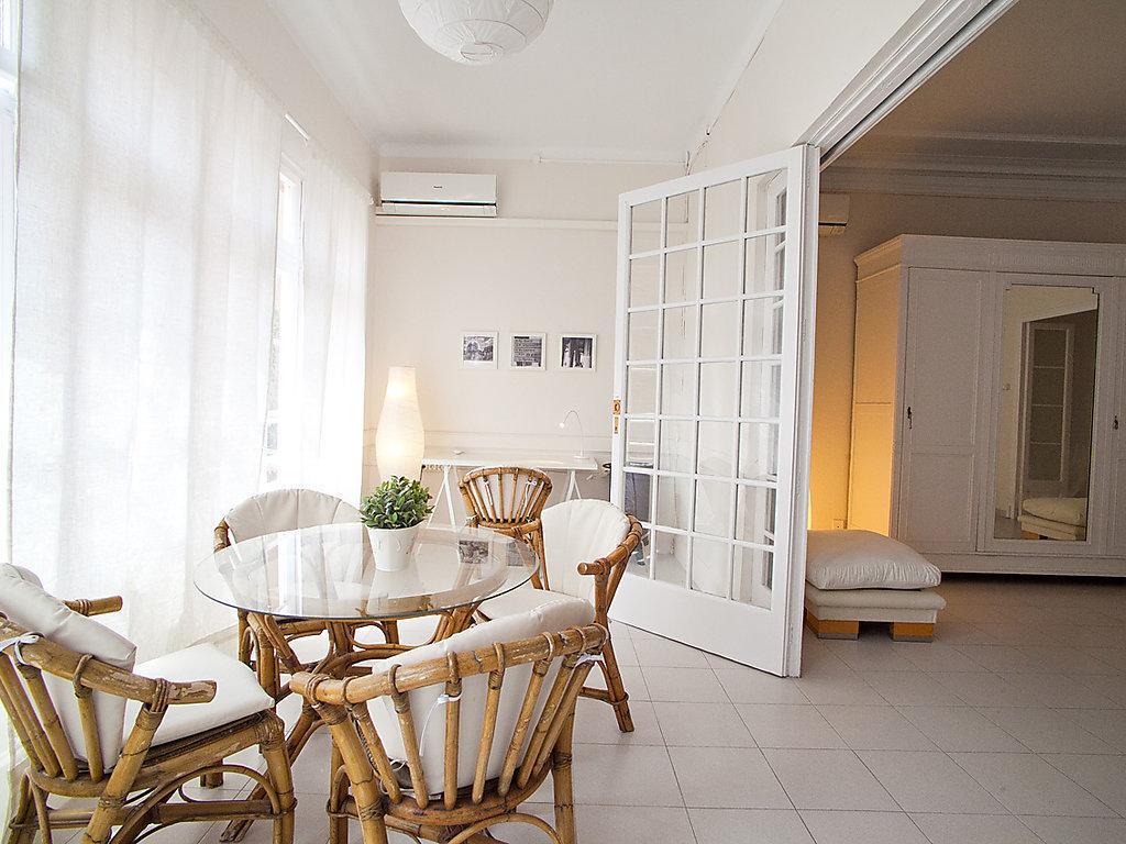 Apartment Sants-Les Corts Galileu By Interhome Барселона Номер фото